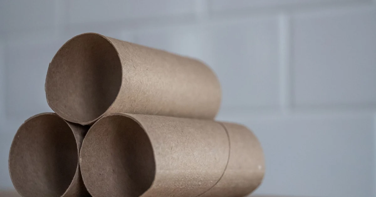 Passo a passo de um binóculo caseiro feito com rolo de papel higiênico